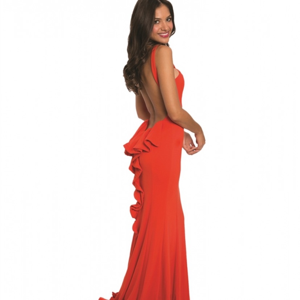 Red backless gown